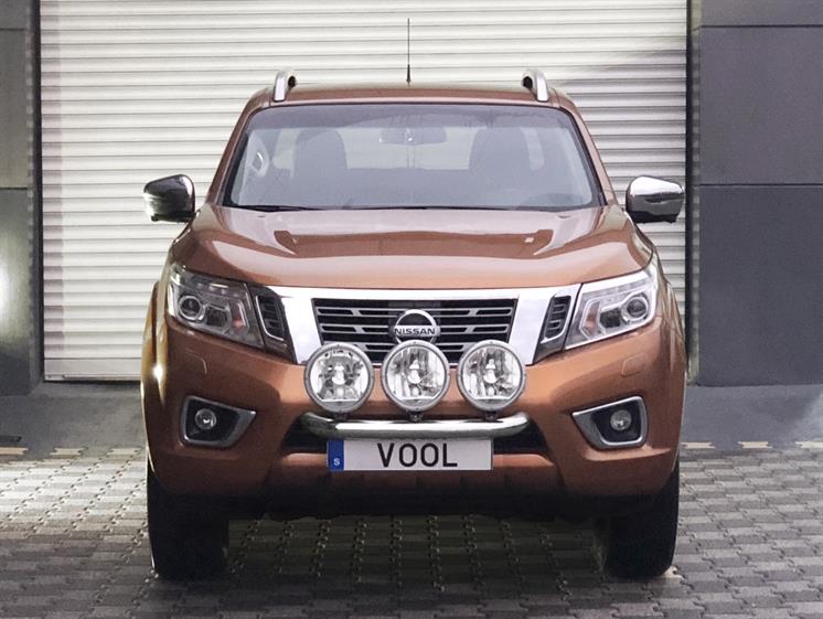 Modellanpassad Voolbar Ljusbåge till Nissan (NP300) Navara 2016-